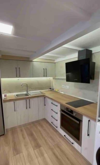 Lovely Apartment In Pogradec City With A Lake View Exterior foto